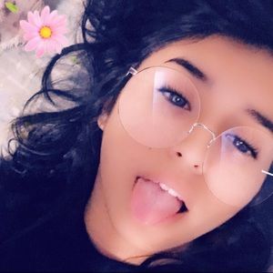 Meet your Posher, Isabel